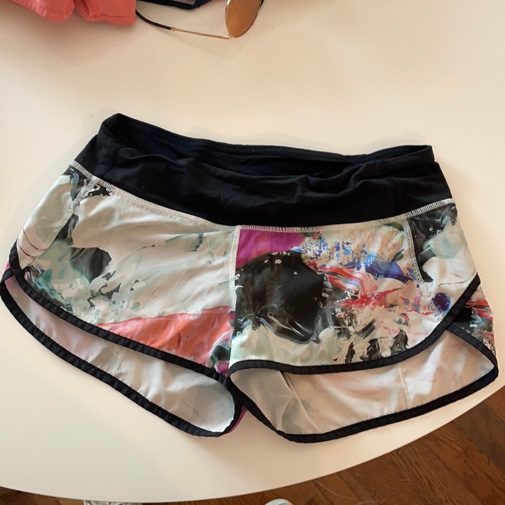 Lululemon pattern athletic shorts size 6